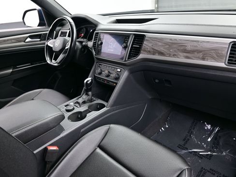 Used 2020 Volkswagen Atlas Cross Sport SE image 16