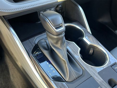 Used 2024 Toyota Highlander Limited image 27