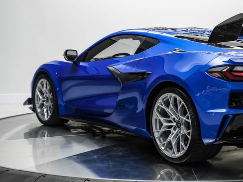 Used 2026 Chevrolet Corvette ZR1 w/ ZR1 Carbon Fiber Aero Package RWD image 14