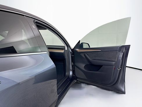 Used 2023 Tesla Model Y Long Range image 31