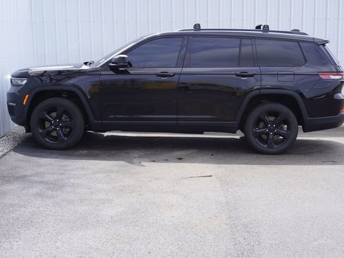 Used 2023 Jeep Grand Cherokee L Limited w/ Black Appearance Package AWD/4WD image 3
