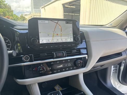 Used 2024 Nissan Pathfinder SL w/ SL Premium Package FWD image 24