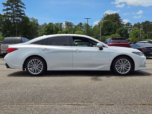 Used 2019 Toyota Avalon Limited FWD image 6