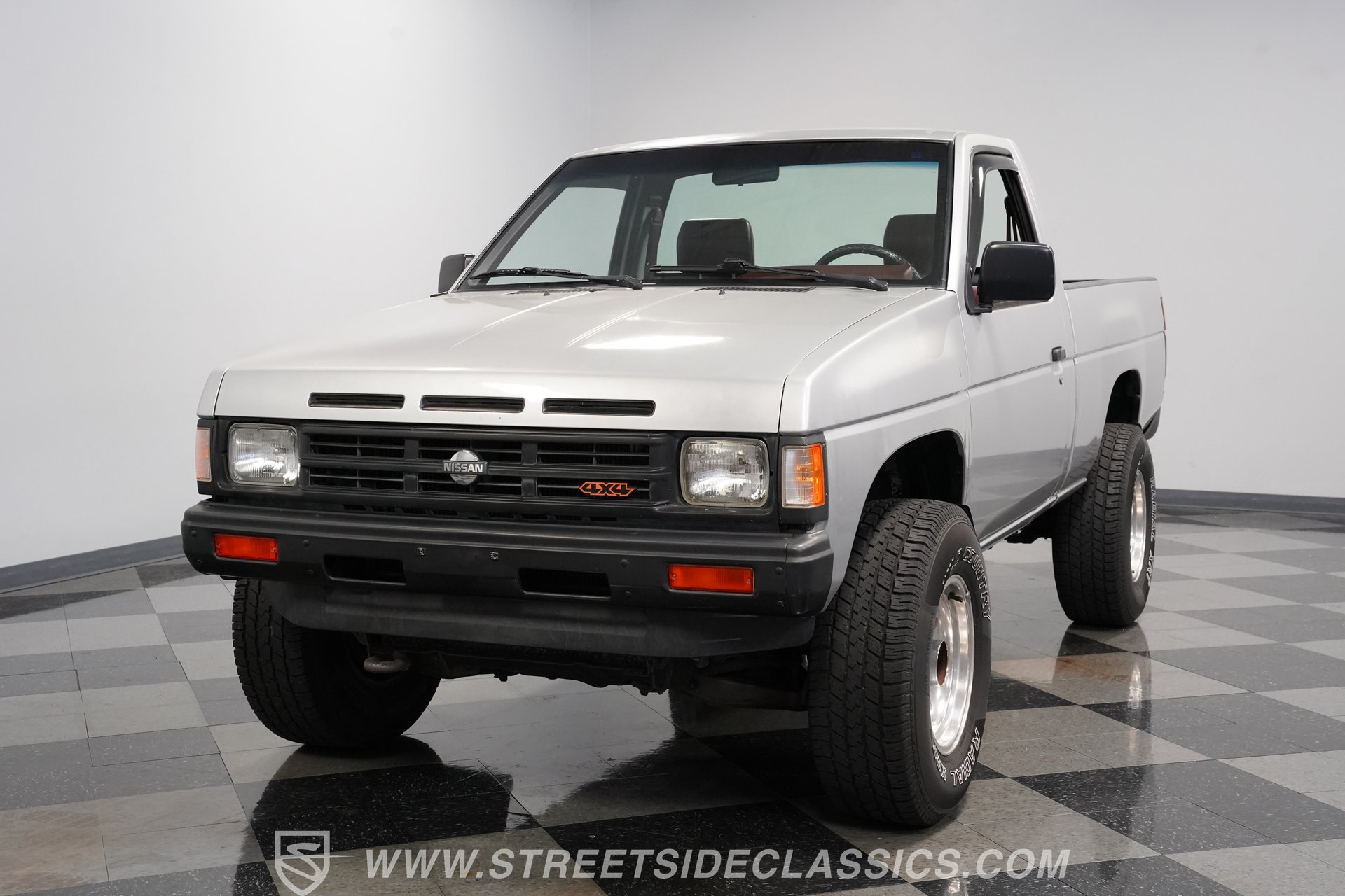 Used 1990 Nissan Pickup 4x4 Regular Cab image 19