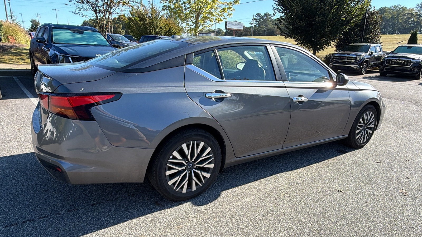 Used 2025 Nissan Altima 2.5 SV FWD image 8