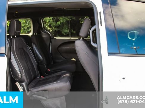 Used 2019 Chrysler Pacifica Touring Plus w/ S Appearance Package FWD image 21