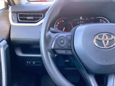 Used 2024 Toyota RAV4 XLE FWD image 24