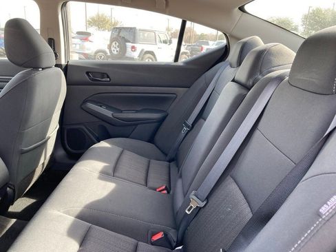 Used 2025 Nissan Altima 2.5 SV image 11