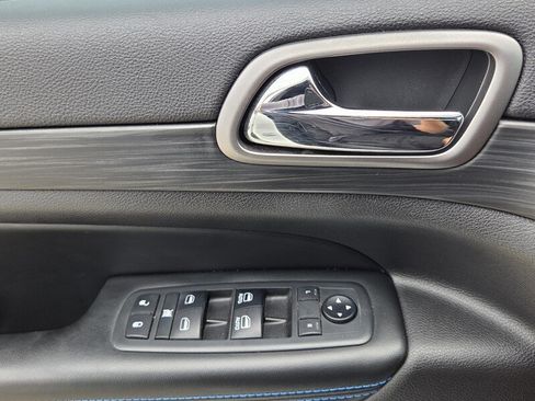 Certified 2019 Jeep Grand Cherokee Laredo AWD/4WD image 22