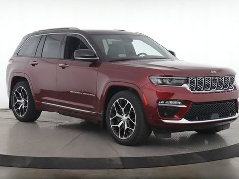 Used 2022 Jeep Grand Cherokee Summit AWD/4WD image 2
