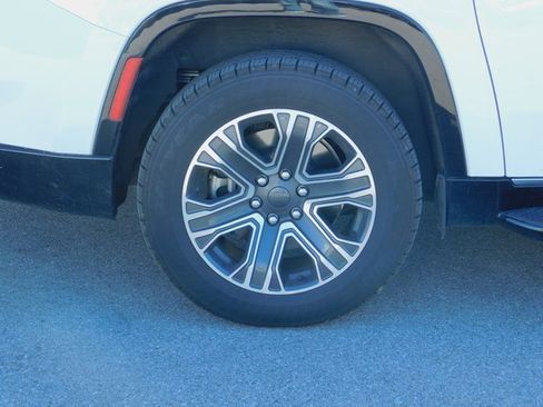 Used 2024 Jeep Wagoneer L Series II w/ Flexible Seating Group image 10