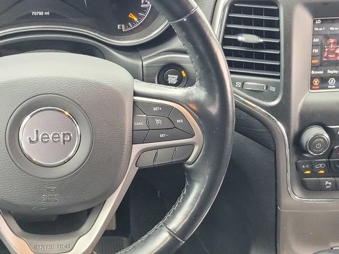 Used 2021 Jeep Grand Cherokee Laredo AWD/4WD image 13