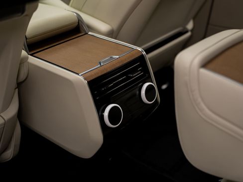 Used 2024 Land Rover Range Rover SV image 43