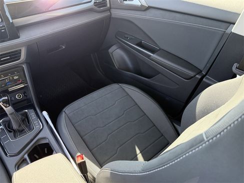 New 2026 Volkswagen Taos SE image 27