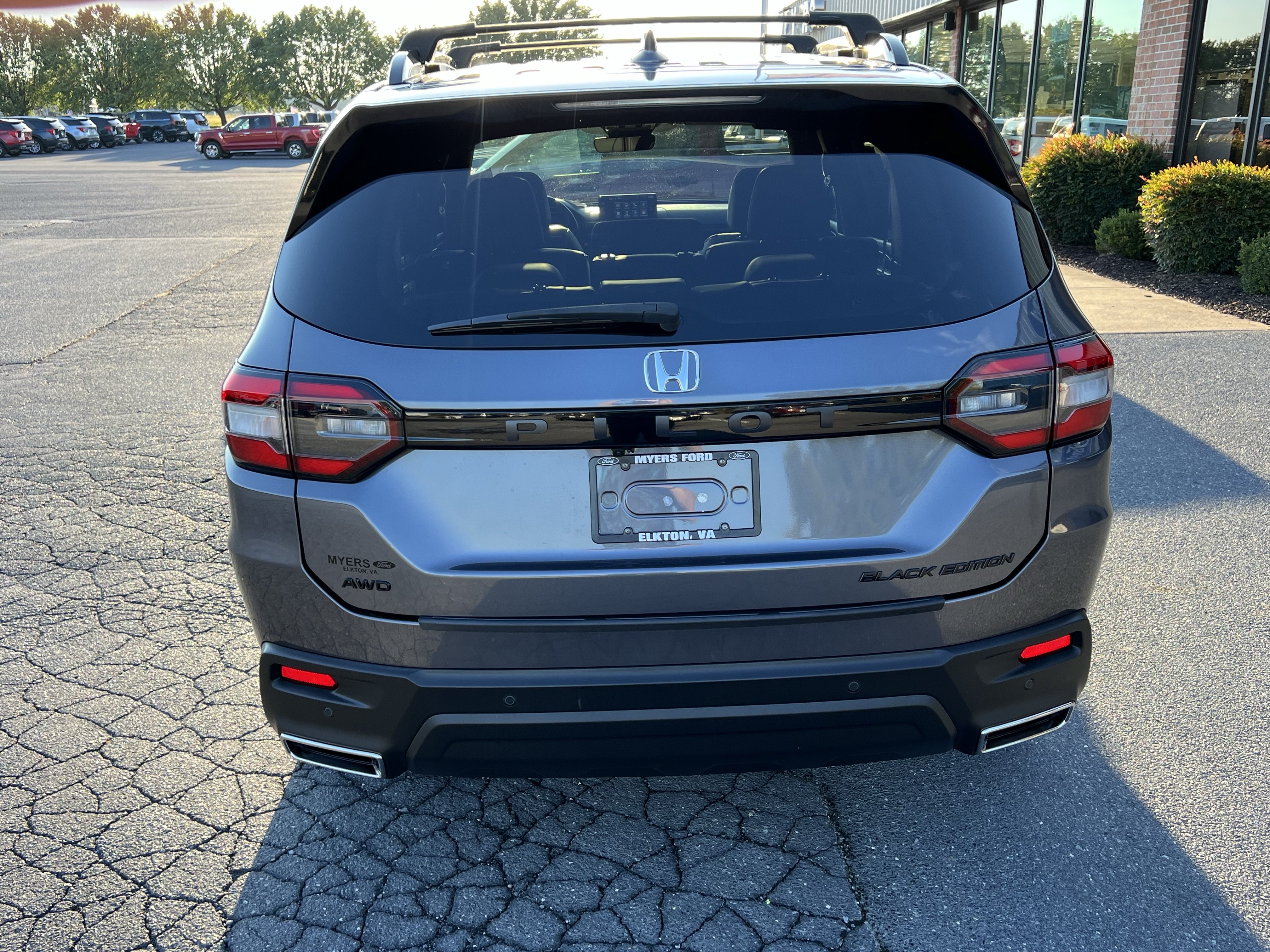 Used 2025 Honda Pilot Black Edition image 8