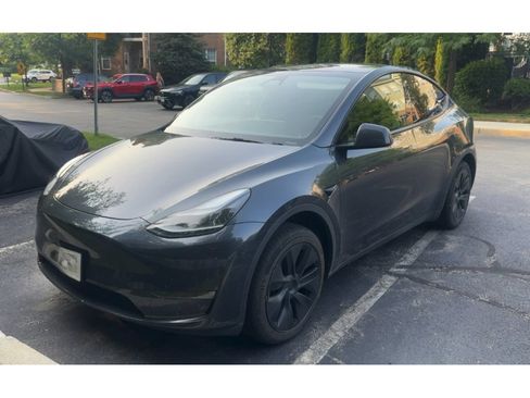 Used 2025 Tesla Model Y Long Range RWD image 1