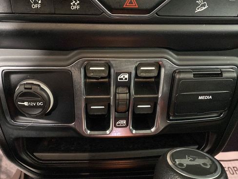 Used 2019 Jeep Wrangler Unlimited Sport S AWD/4WD image 12