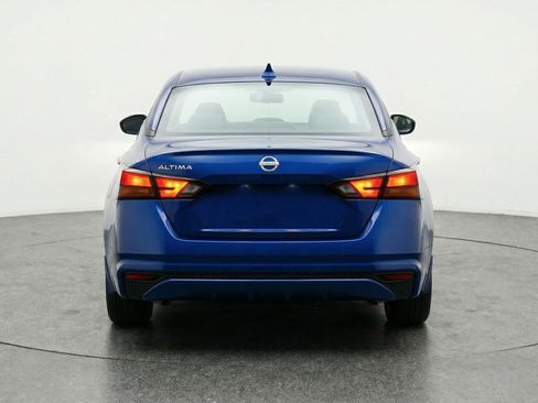 Used 2025 Nissan Altima 2.5 SV image 7