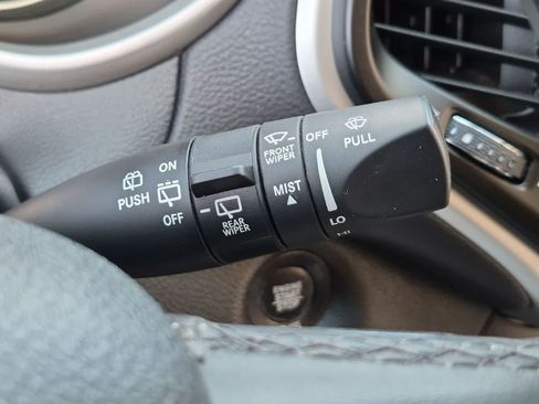 Used 2018 Jeep Cherokee Latitude Plus AWD/4WD image 24