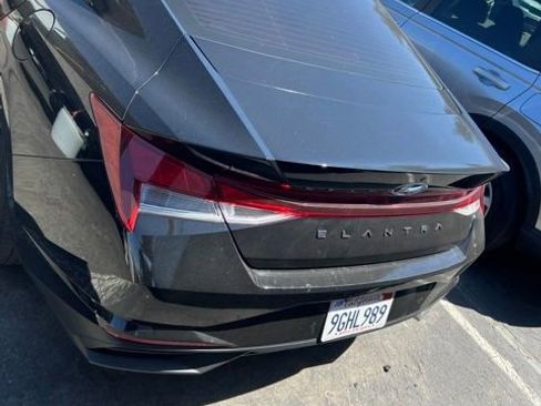 Used 2023 Hyundai Elantra SEL FWD image 3