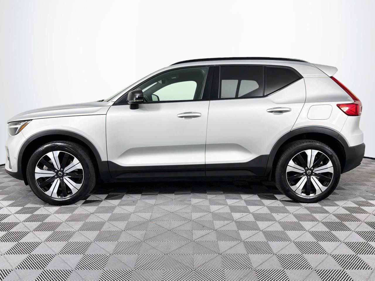 Used 2023 Volvo XC40 Recharge Plus AWD/4WD image 7
