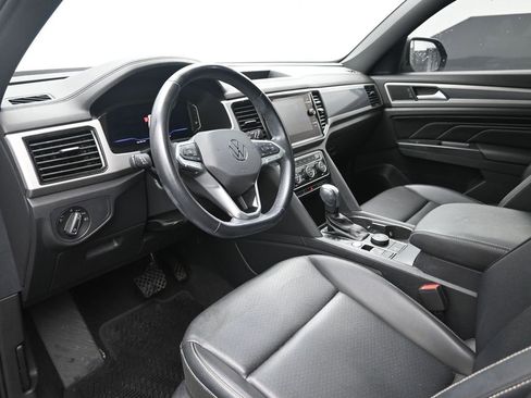 Used 2020 Volkswagen Atlas Cross Sport SEL image 18