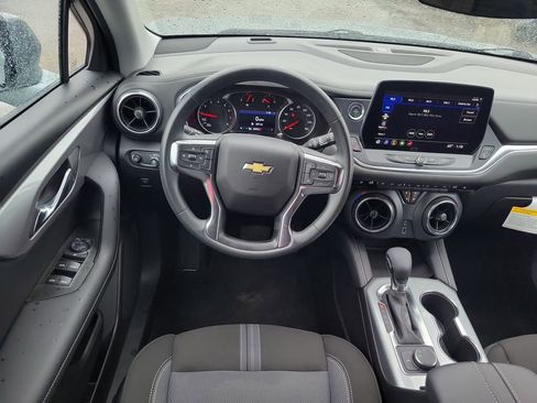 Used 2025 Chevrolet Blazer LT FWD image 9