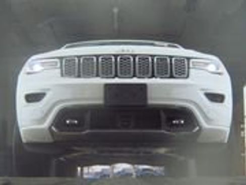 Used 2019 Jeep Grand Cherokee Overland w/ Jeep Active Safety Group image 4