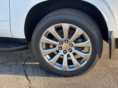 New 2026 Chevrolet Suburban Premier image 4