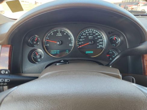 Used 2014 Chevrolet Suburban LTZ image 9