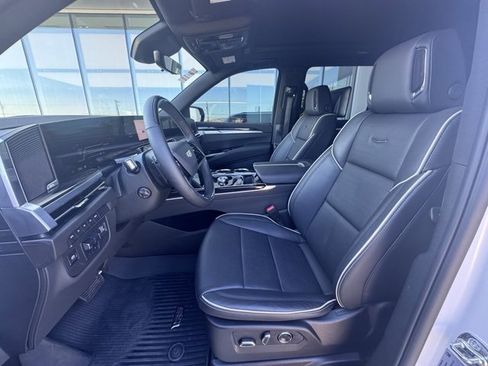 Used 2025 Cadillac Escalade ESV Sport w/ LPO, ONYX Package image 10