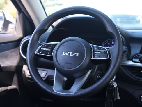 Used 2023 Kia Forte LXS w/ LXS Technology Package FWD image 6