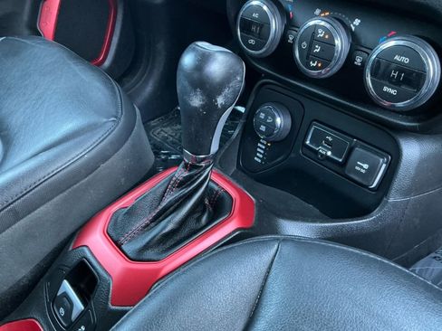 Used 2016 Jeep Renegade Trailhawk w/ Premium Trailhawk Package image 17