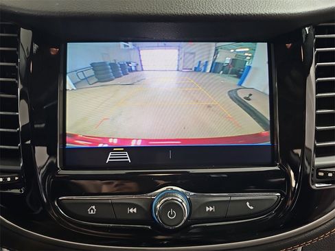 Certified 2022 Chevrolet Trax LT w/ LT Convenience Package image 27