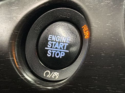 Used 2017 Jeep Grand Cherokee Altitude RWD image 17