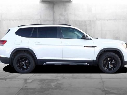 New 2026 Volkswagen Atlas Peak Edition image 5