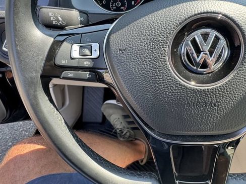 Used 2019 Volkswagen Golf S FWD image 21