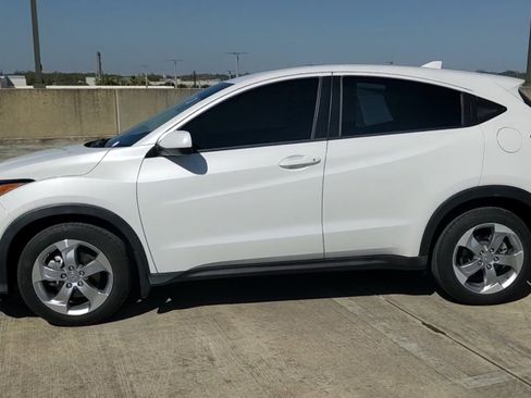 Used 2019 Honda HR-V LX image 12