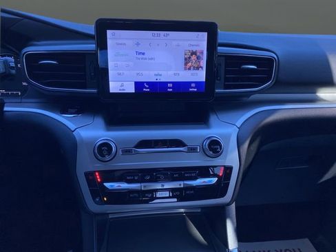 Certified 2022 Ford Explorer XLT w/ Equipment Group 202A image 8