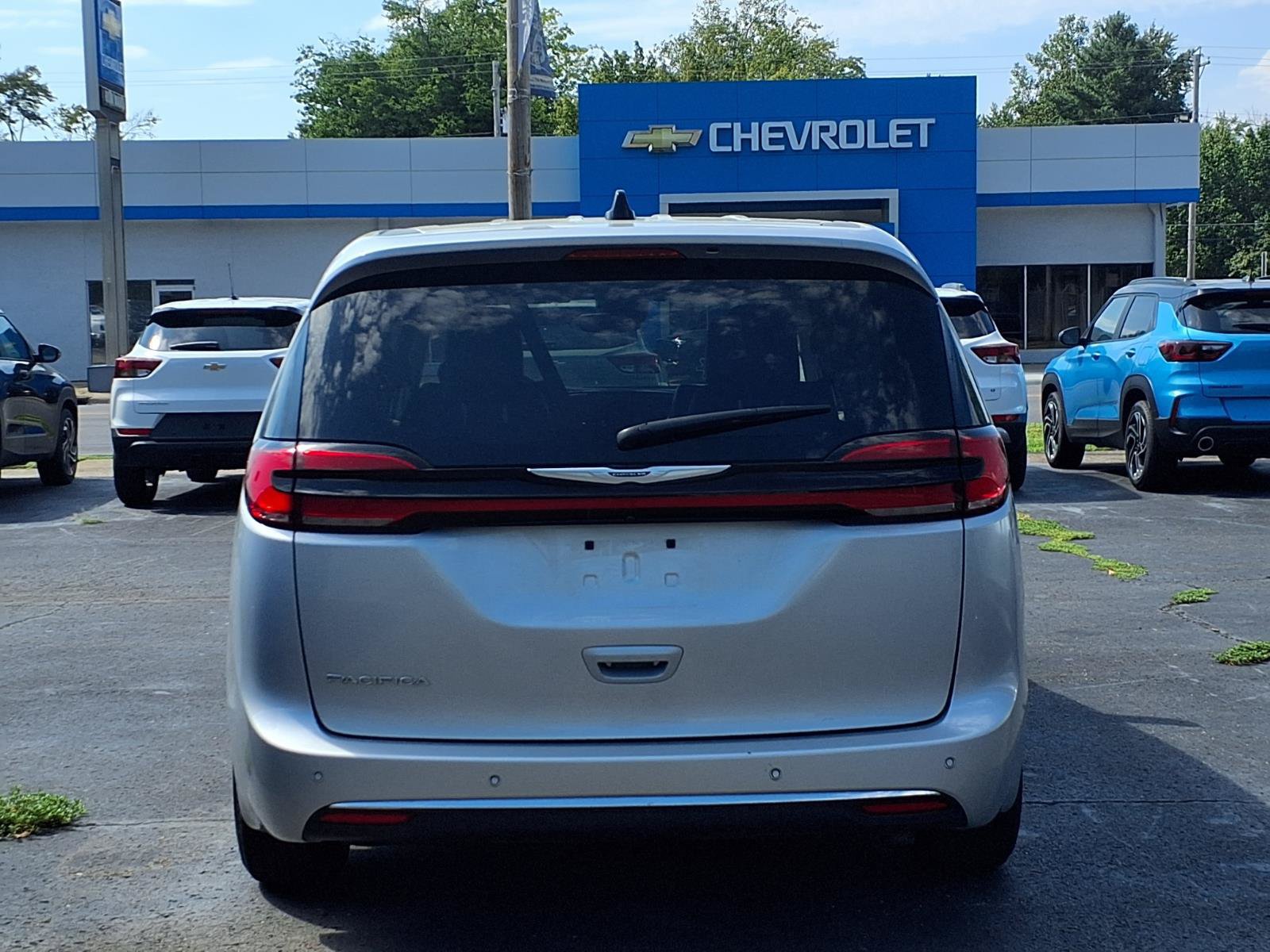Used 2024 Chrysler Pacifica Touring-L FWD image 25
