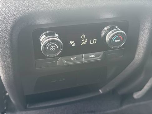 Used 2025 Buick Enclave Preferred FWD image 27