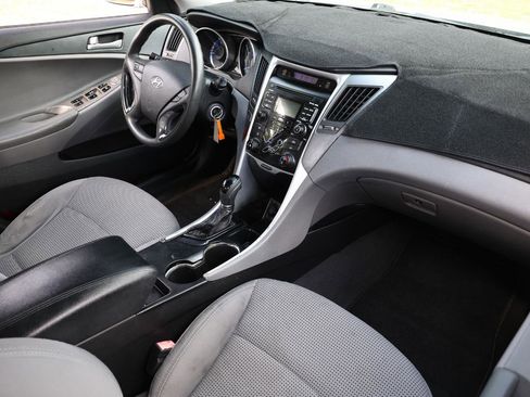 Used 2011 Hyundai Sonata GLS image 16