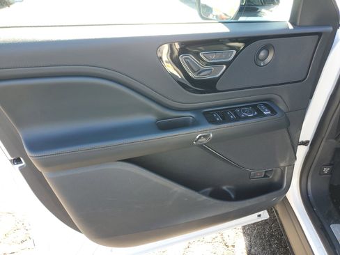 Certified 2025 Lincoln Aviator Premiere w/ Equipment Group 101A image 10