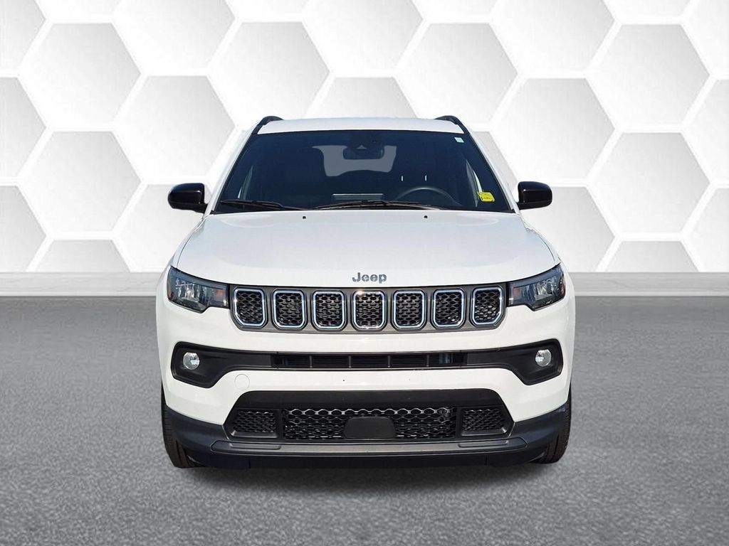 Used 2023 Jeep Compass Latitude AWD/4WD image 8