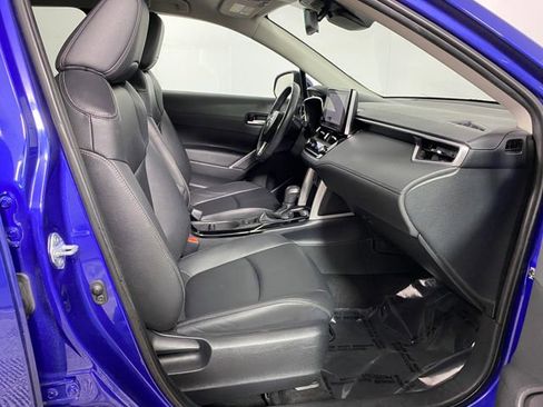 Used 2024 Toyota Corolla Cross XLE image 8