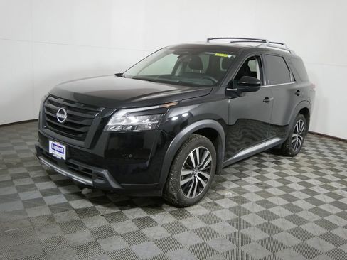 Used 2024 Nissan Pathfinder Platinum w/ Black Appearance Package image 7