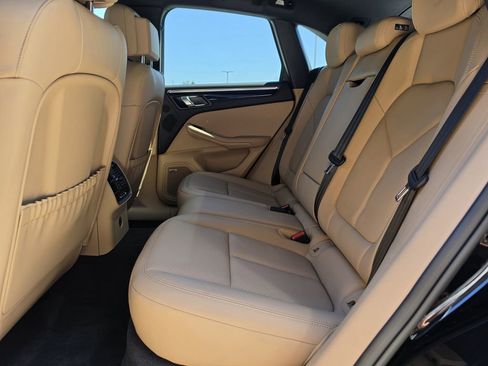 Certified 2025 Porsche Macan AWD/4WD image 13