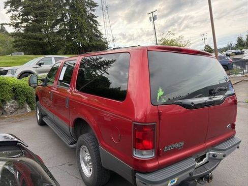 Used 2004 Ford Excursion XLT AWD/4WD image 2