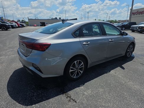 Used 2023 Kia Forte LXS FWD image 4
