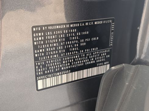 Used 2025 Volkswagen Taos SE w/ Panoramic Sunroof Package FWD image 38